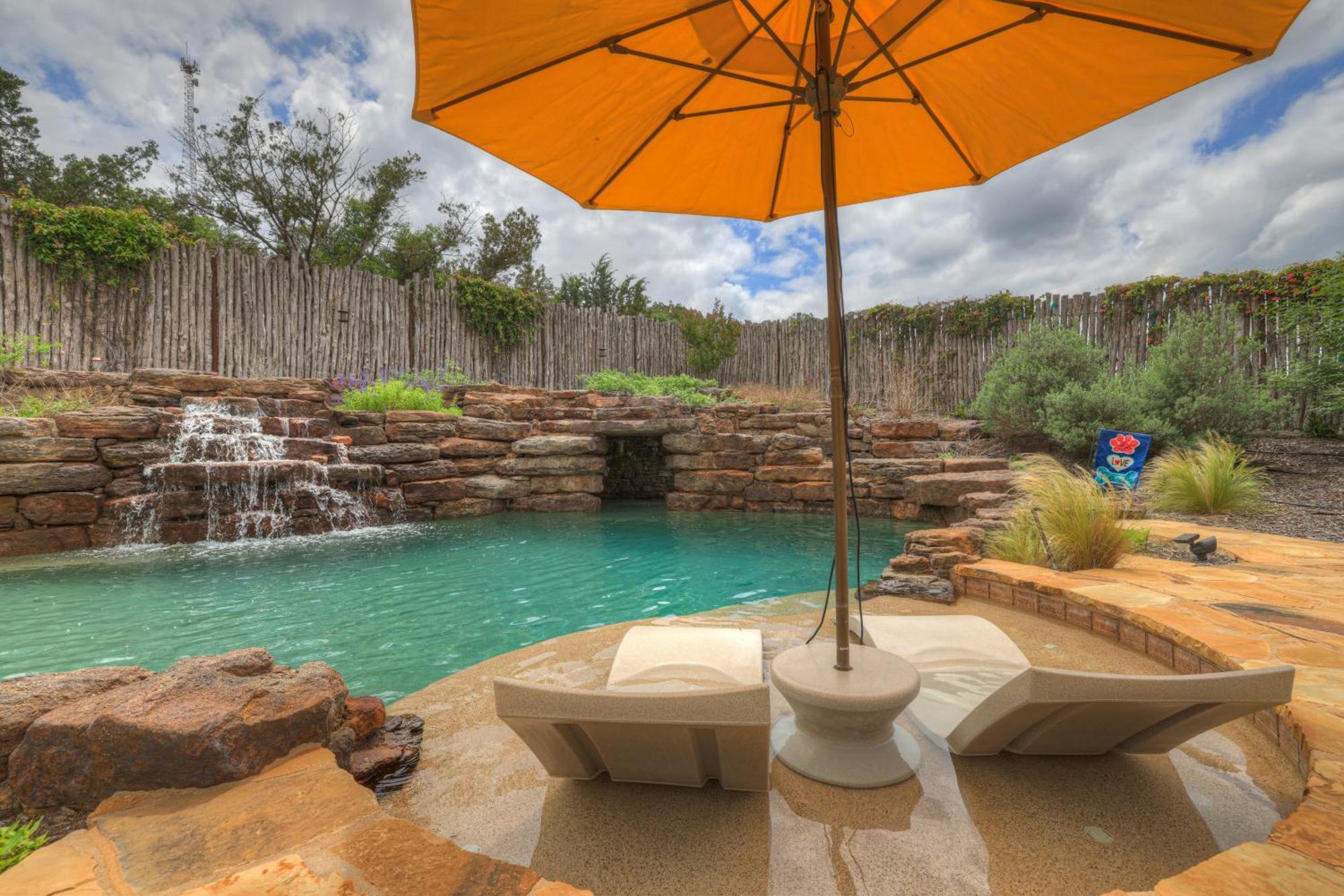 West End Luxury Retreat With Resort Style Pool And Hot Tub! Fredericksburg Exterior foto